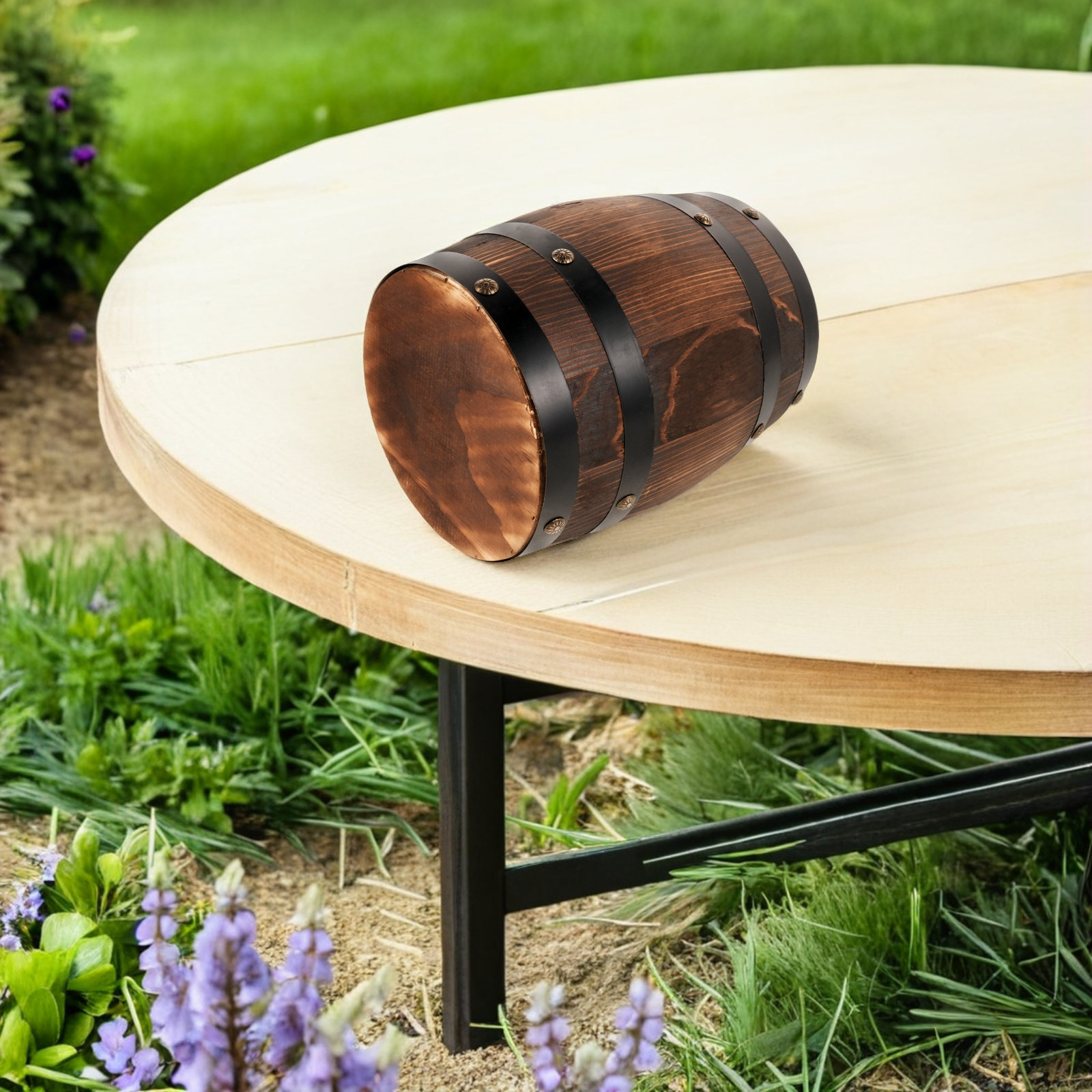 Outdoor Furniture Wood - Houten buitenkruk van een whiskeyvat, vintage,